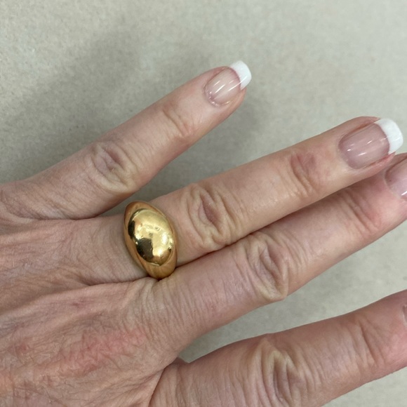 14 k Dome ring Preown size 6 - Picture 1 of 7